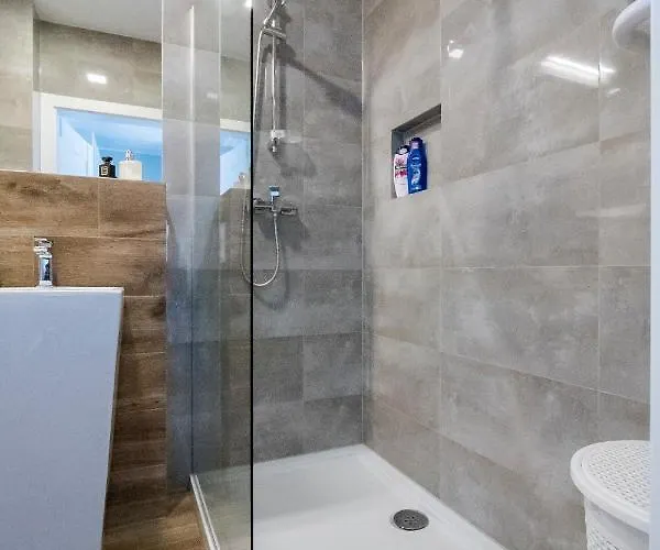 Alfa With Parking Poznan